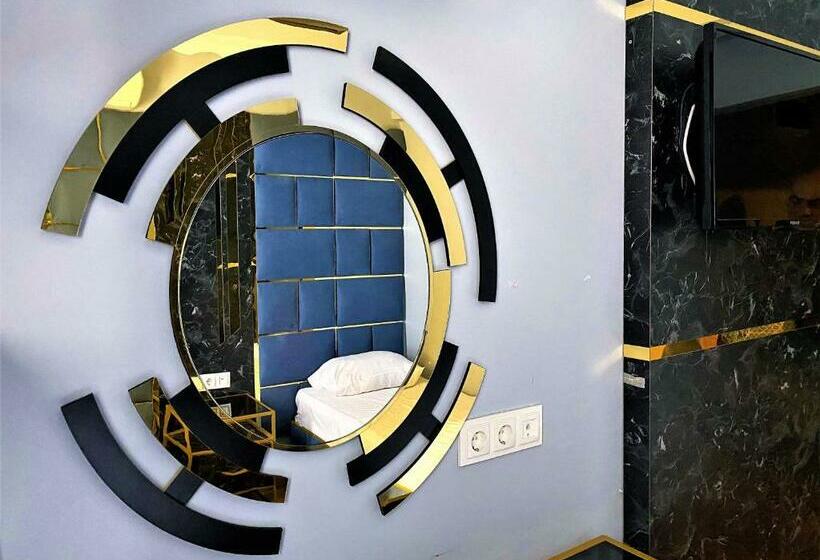 اتاق استاندارد یک نفره, Orange Airport