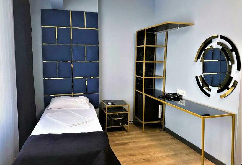 اتاق استاندارد یک نفره, Orange Airport