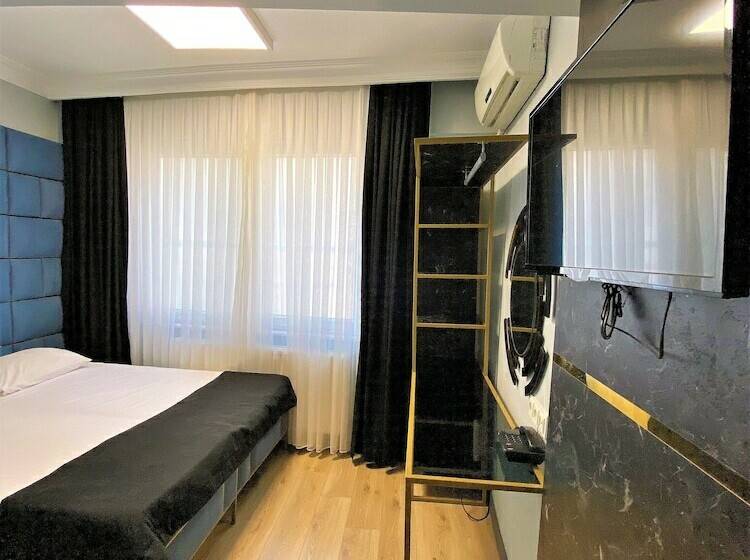 اتاق استاندارد یک نفره, Orange Airport