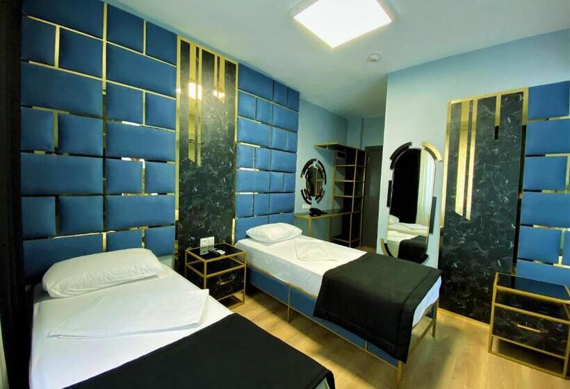 اتاق استاندارد سه نفره, Orange Airport