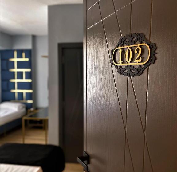 اتاق استاندارد چهار تخته, Orange Airport