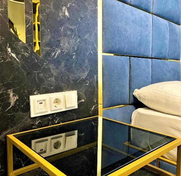 اتاق استاندارد چهار تخته, Orange Airport