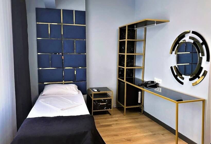 اتاق استاندارد چهار تخته, Orange Airport