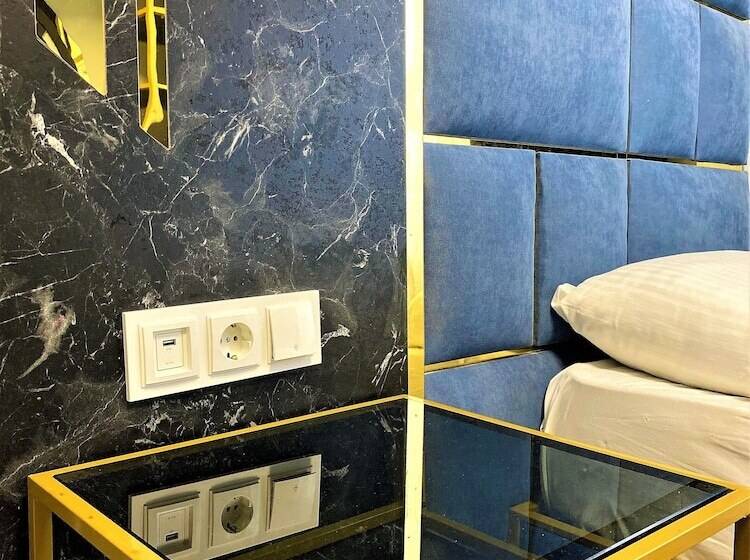 اتاق استاندارد چهار تخته, Orange Airport