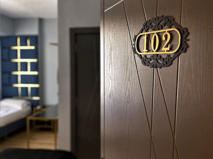 اتاق استاندارد چهار تخته, Orange Airport