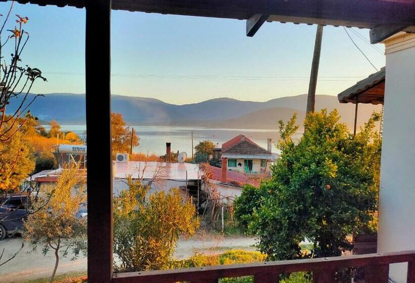 غرفة قياسية ثلاثية, Selenes Pansiyon