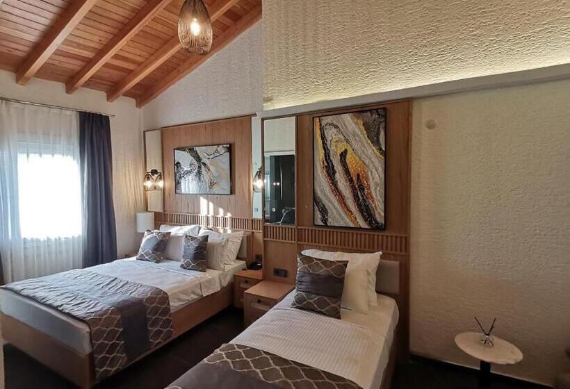 Трехместный Номер Deluxe, The Abc