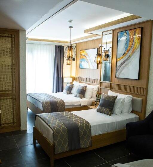 Трехместный Номер Deluxe, The Abc