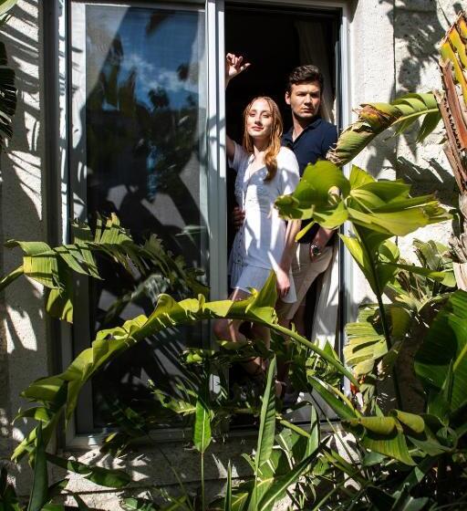 Номер Стандарт Вид на Бассейн, The Abc