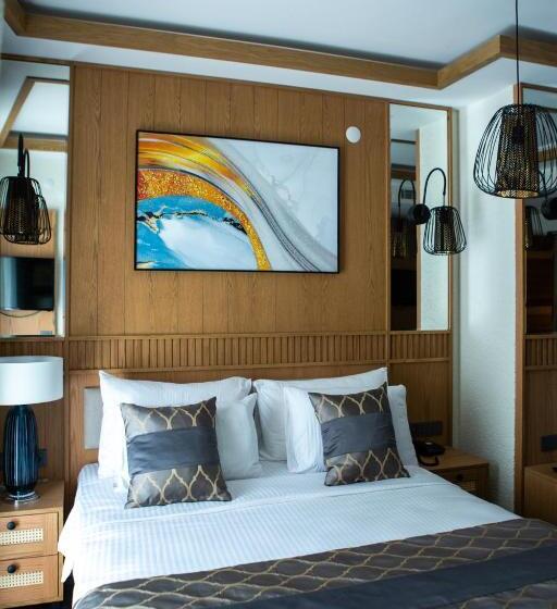 Номер Стандарт Вид на Бассейн, The Abc