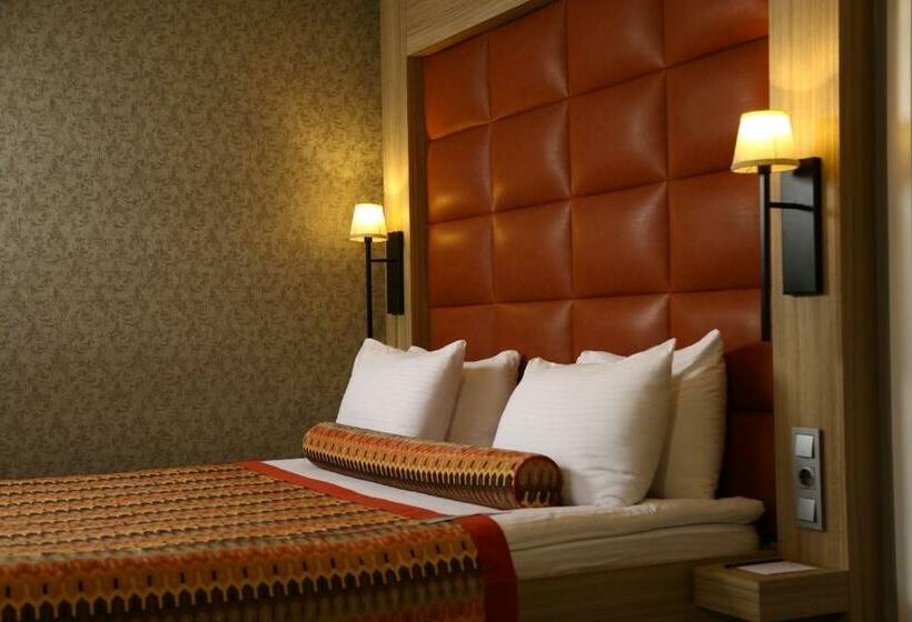 غرفة ديلوكس, Zade