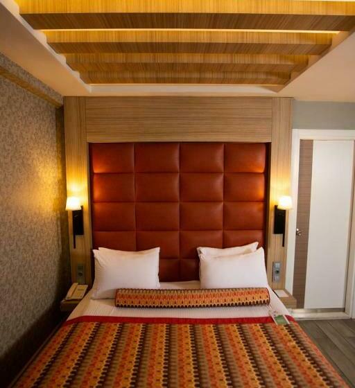 غرفة ديلوكس, Zade