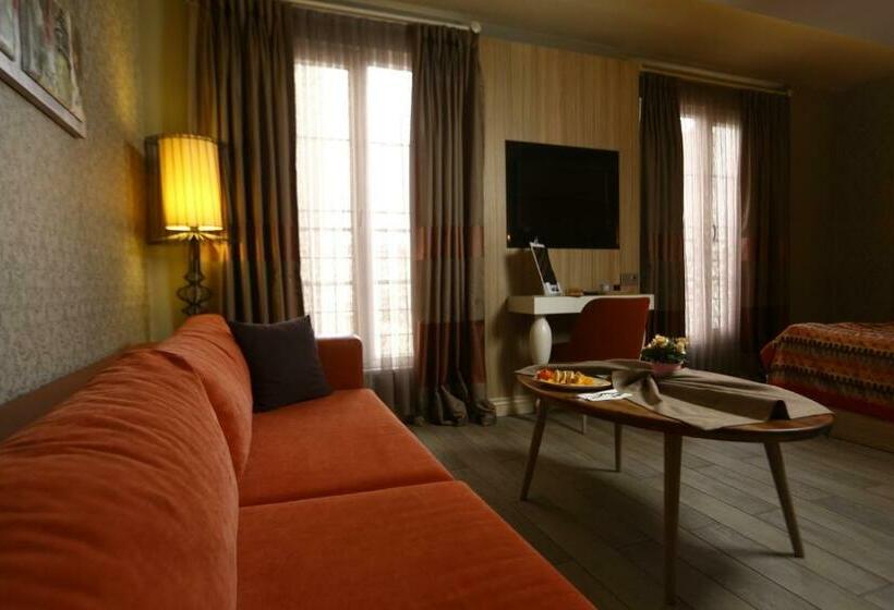 غرفة ديلوكس, Zade