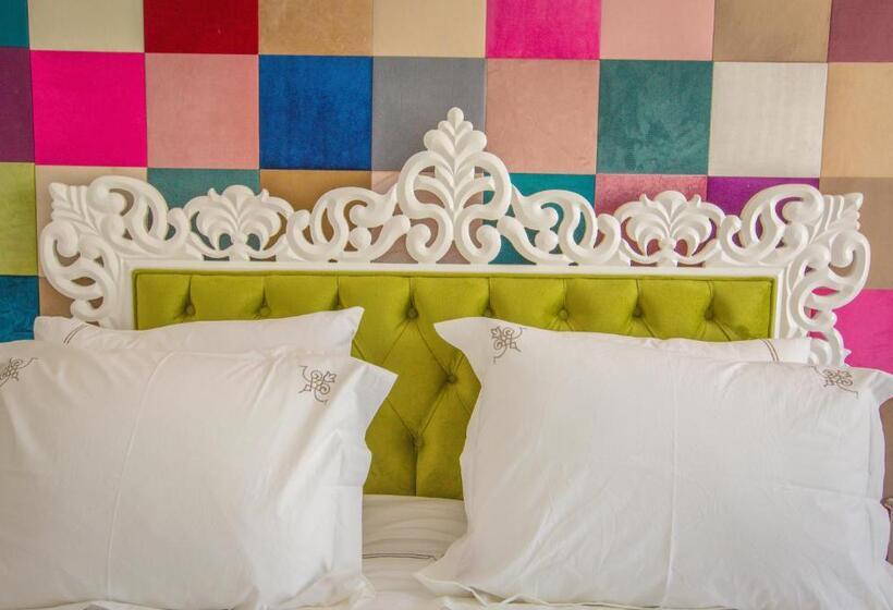 豪华三人间, Limnades Hotel İznik