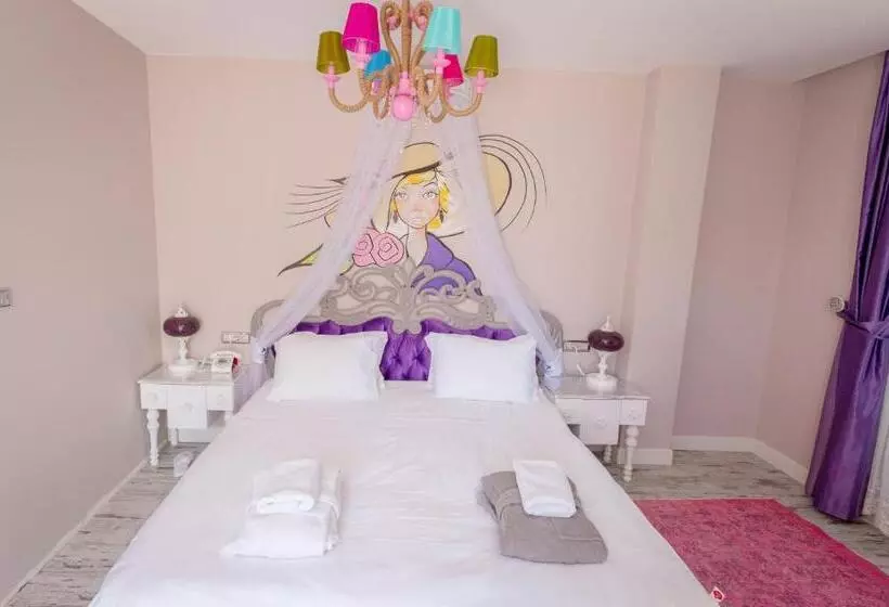 湖の見えるジュニアスイート, Limnades Hotel İznik