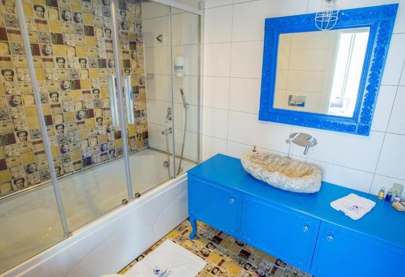 带河湖景观的轻年套房, Limnades Hotel İznik