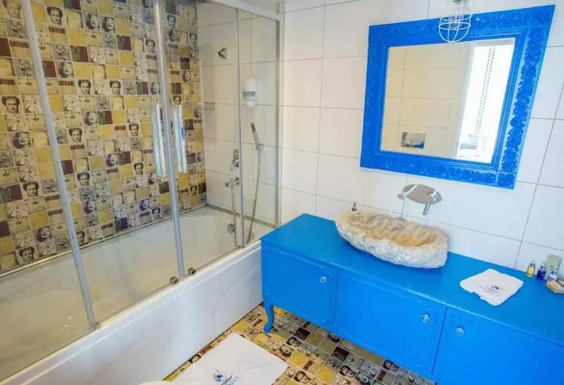 湖の見えるジュニアスイート, Limnades Hotel İznik