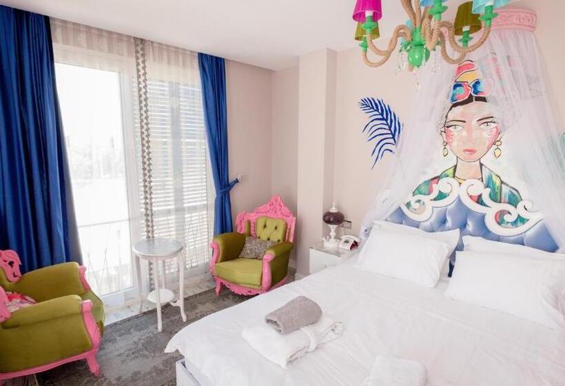 带河湖景观的轻年套房, Limnades Hotel İznik