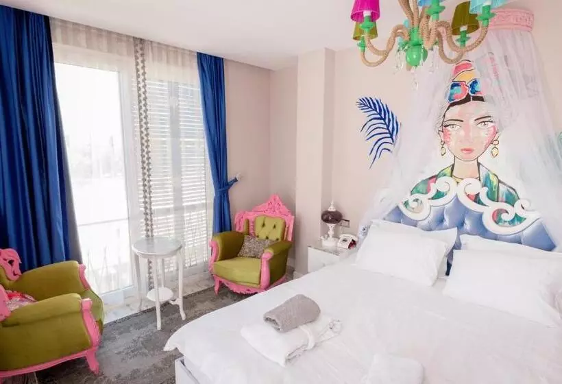 湖の見えるジュニアスイート, Limnades Hotel İznik