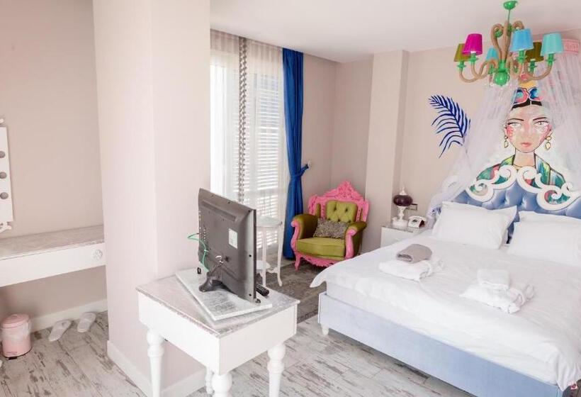 带河湖景观的轻年套房, Limnades Hotel İznik