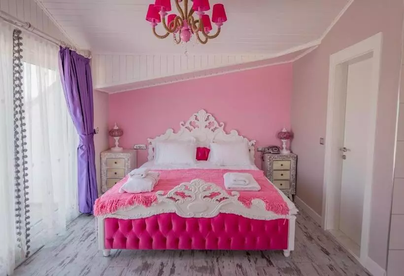 キングサイズベッドのスイートルーム, Limnades Hotel İznik