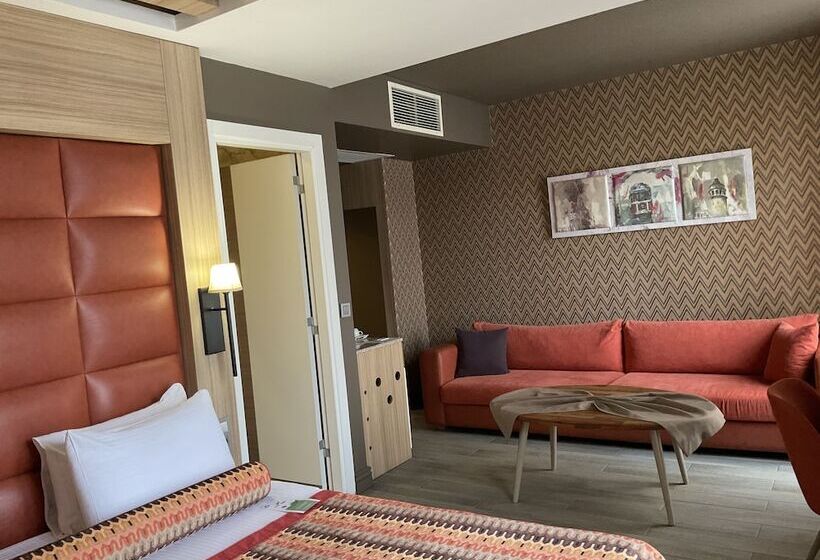 غرفة ديلوكس, Zade