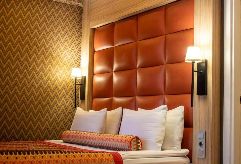 غرفة ديلوكس, Zade