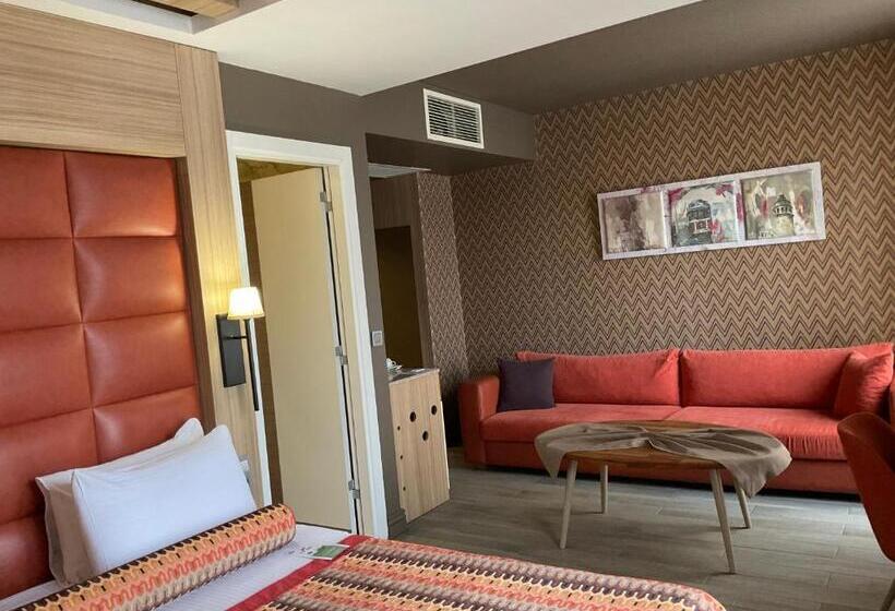 غرفة ديلوكس, Zade