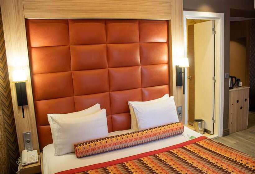 غرفة ديلوكس, Zade