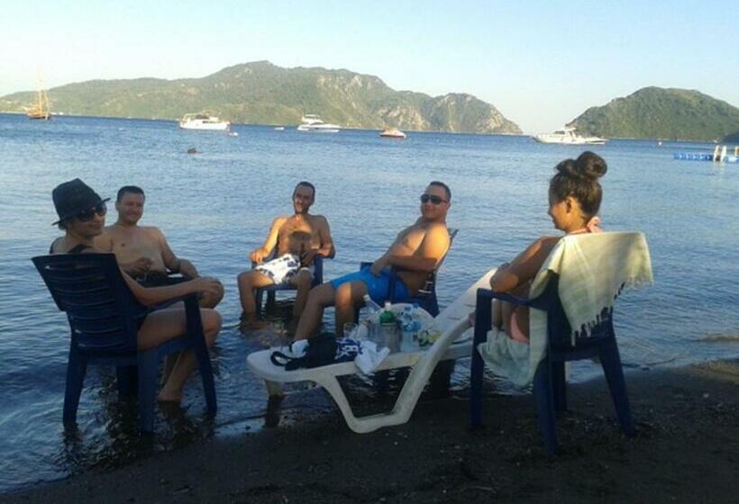 Standard Quadruple Room Sea View, Uysal Motel Beach