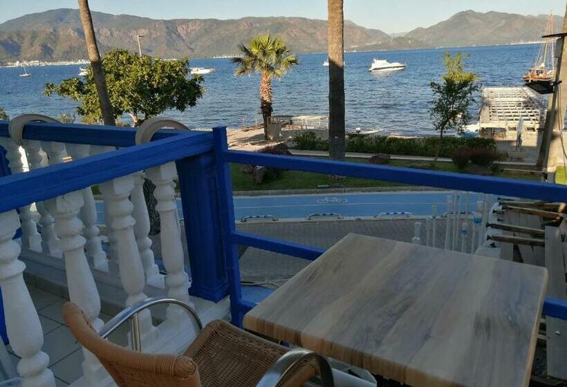Standard Quadruple Room Sea View, Uysal Motel Beach