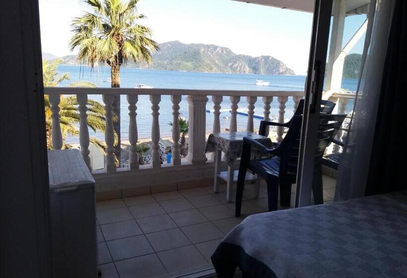 Standard Triple Room Sea View, Uysal Motel Beach