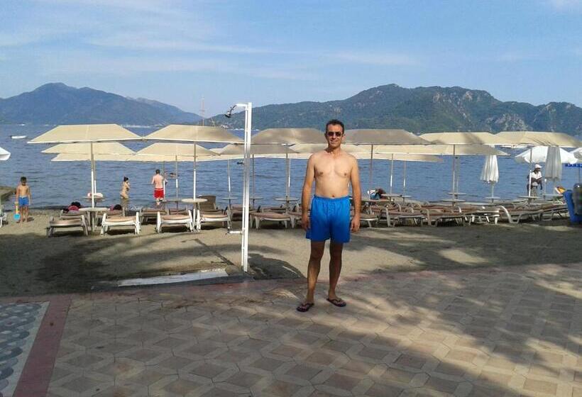 Standard Quadruple Room Sea View, Uysal Motel Beach