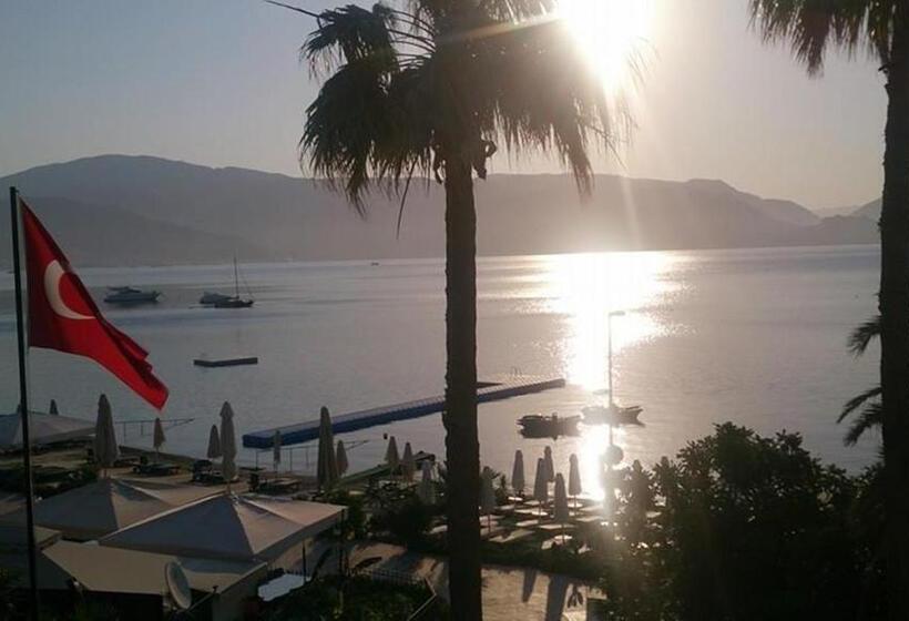 Standard Triple Room Sea View, Uysal Motel Beach