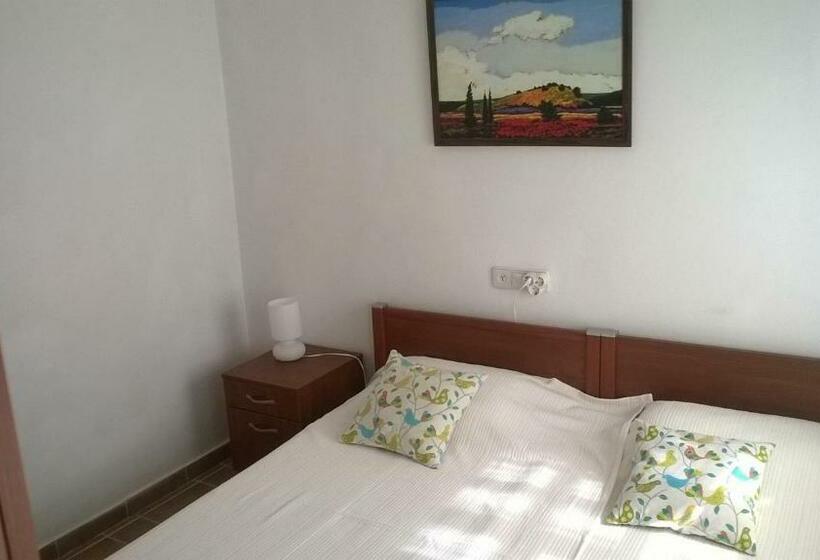 Háromágyas Standard Szoba, Villa Mercan