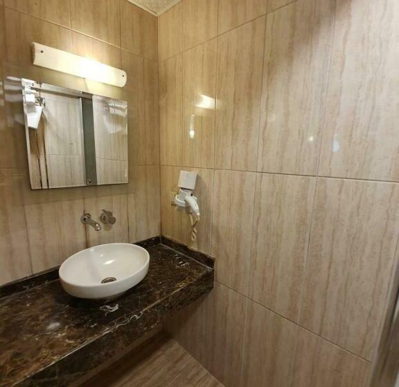 اتاق استاندارد سه نفره, Elysion