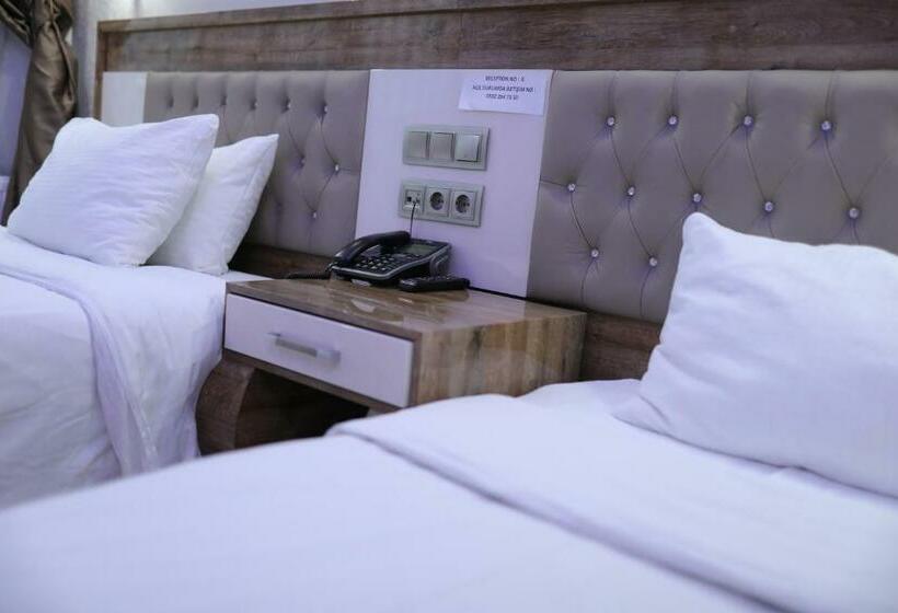 标准三人间, Grand Zara