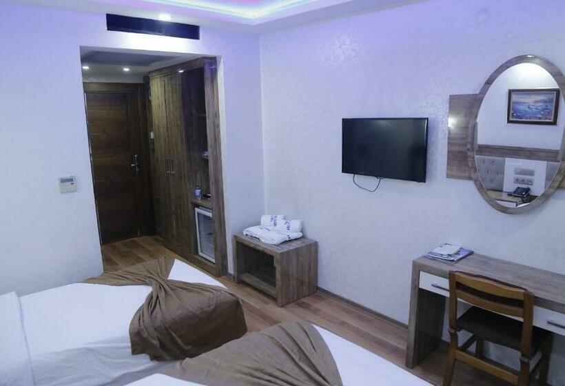 标准三人间, Grand Zara