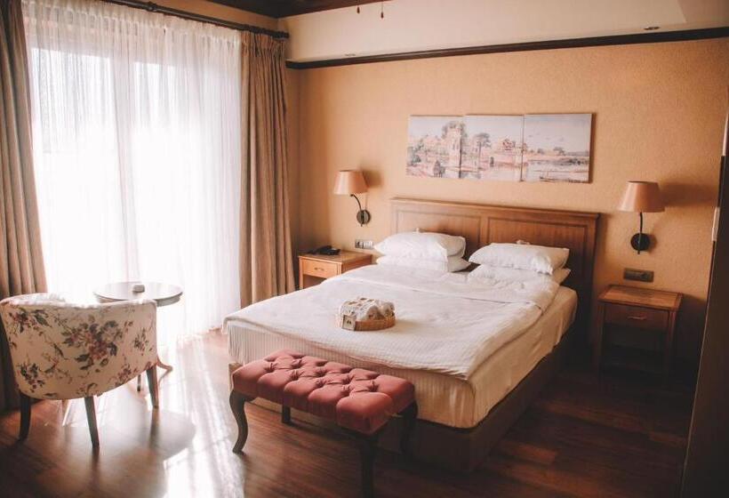 패밀리 룸, Ida Tas Konak