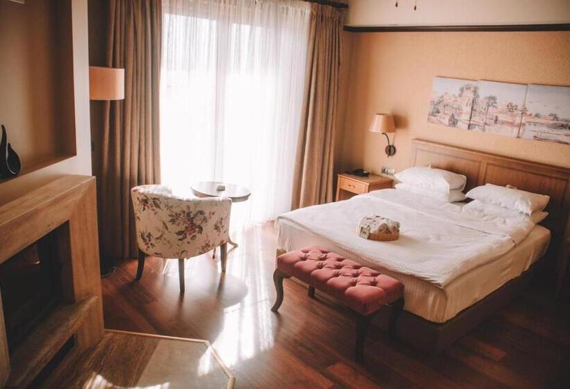 패밀리 룸, Ida Tas Konak