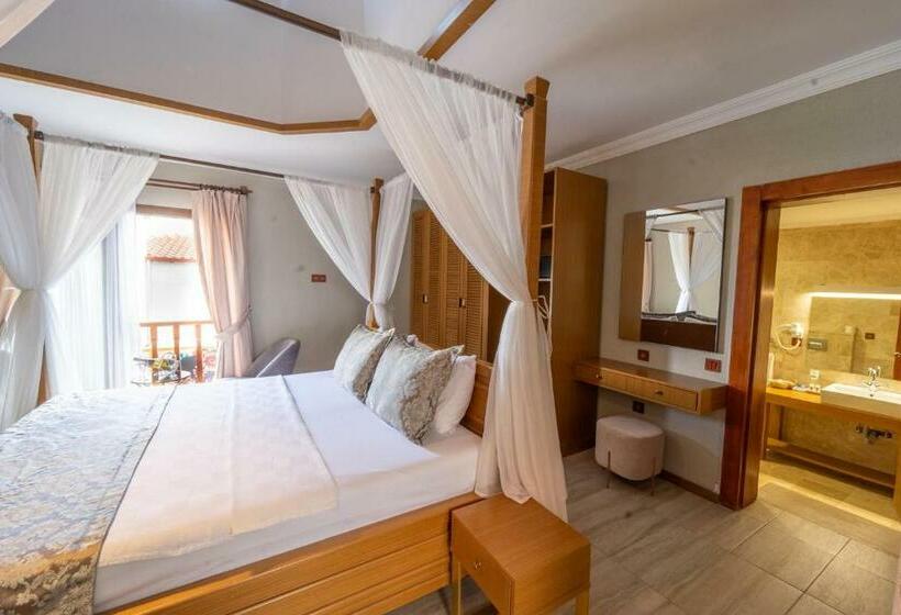 جناح جونيور, İskelem Otel