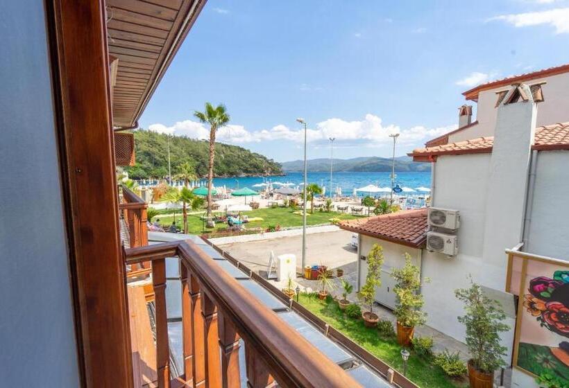 جناح جونيور, İskelem Otel