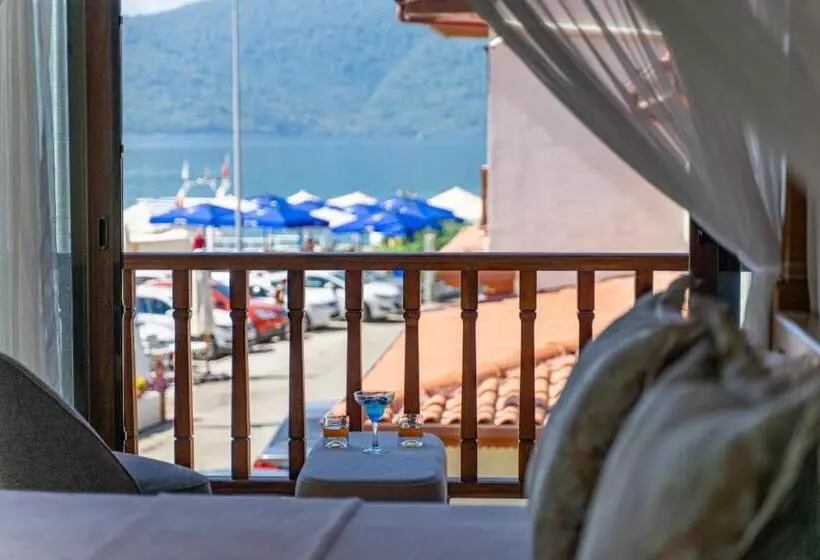 سوئیت با تخت بزرگ, İskelem Otel