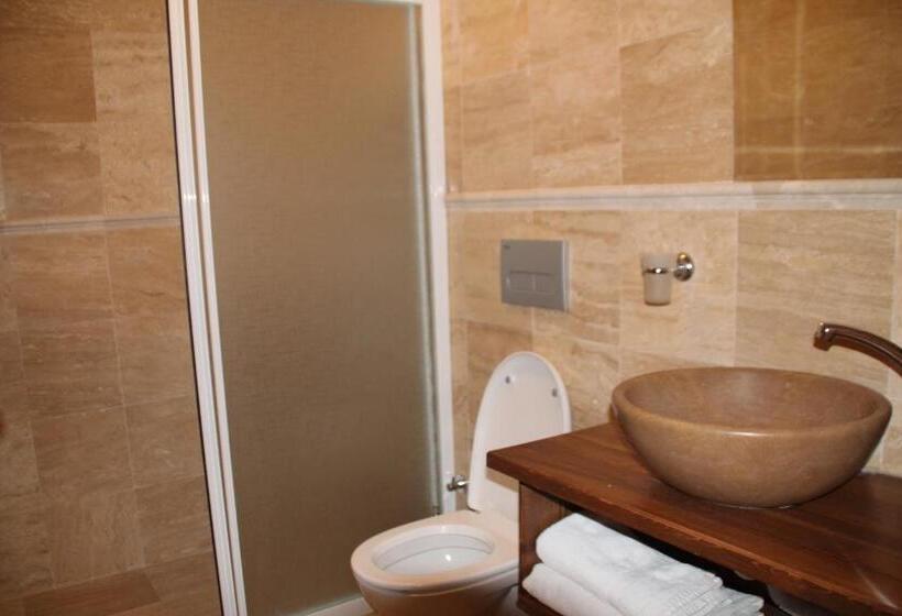 Quarto Deluxe, Kemal's Guest House