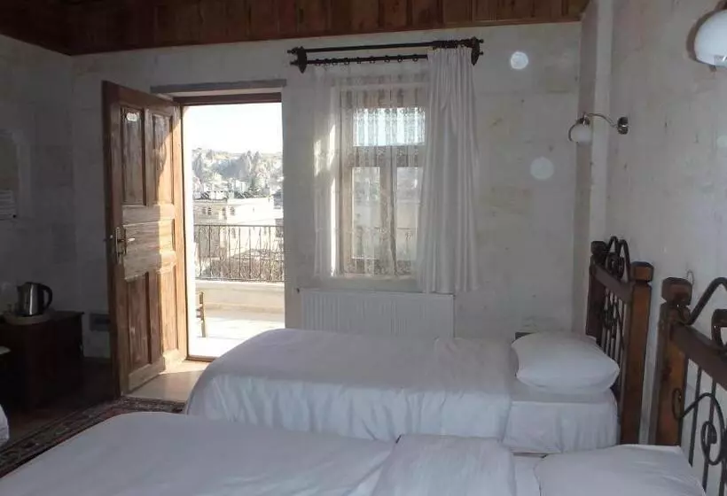 デラックストリプルルーム, Kemal's Guest House