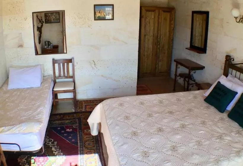 デラックストリプルルーム, Kemal's Guest House