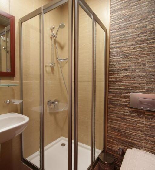 اتاق استاندارد سه نفره, Konya Dervish