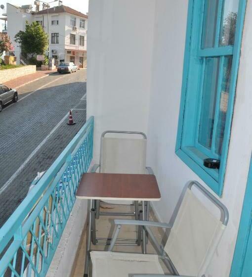 四人标准间, Nisa