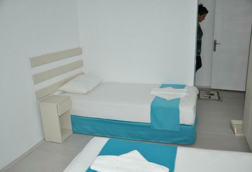 标准三人间, Nisa