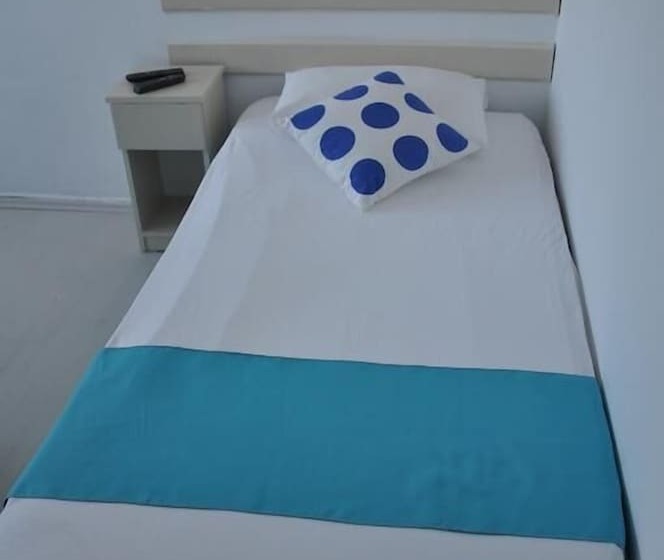 标准三人间, Nisa